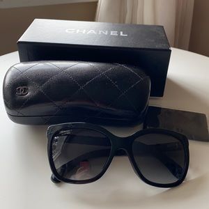 Authentic channel polarized sunglasses